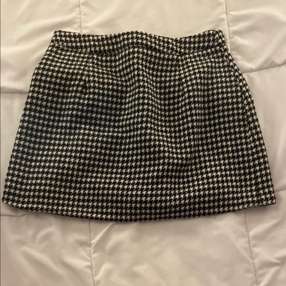Forever 21 Black and White Houndstooth Mini Skirt - Picture 3 of 3